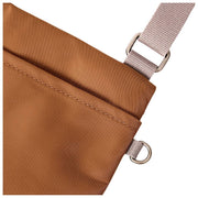 Roka Chelsea B Medium gerecyclede nylon crossbodytas - Biscuitbruin
