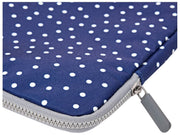 Roka Brick Lane laptophoes van gerecycled canvas - Marineblauwe stip