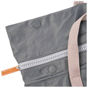 Roka Canfield B medium gerecyclede nylon rugzak - Beluga grijs
