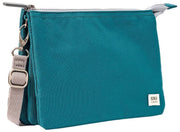 Roka Carnaby XL crossbodytas van gerecycleerd canvas - diep blauwgroen
