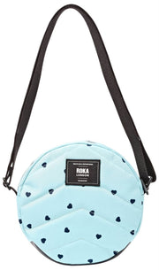 Roka Paddington kleine crossbodytas van gerecycleerd canvas - hartprint blauw