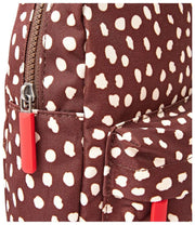 Roka Willesden grote crossbodytas van gerecycled canvas - Bruine vlek