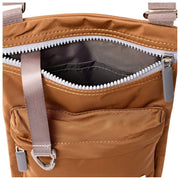 Roka Chelsea B Medium gerecyclede nylon crossbodytas - Biscuitbruin