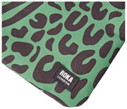 Roka Carnaby XL crossbodytas van gerecycleerd canvas - gemengd artisjokgroen