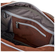 Roka Gatwick kleine plunjezak van gerecycled canvas - chocoladebruin