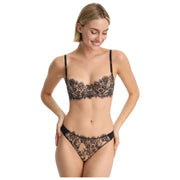 Skarlett Blue Entice kanten string aan de voorkant - zwart/nylon bruin