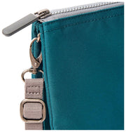 Roka Carnaby XL crossbodytas van gerecycleerd canvas - diep blauwgroen