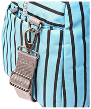 Roka Gatwick medium plunjezak van gerecycled canvas - blauwe streep