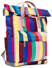 Roka Canfield B middelgrote rugzak van gerecycled canvas - brede meerkleurige strepen