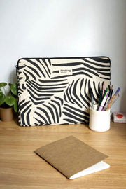 Hindbag Ava Kleine 13inch Laptoptas - Ecru Zebra
