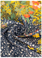 Poederkatoenen popeline sjaal met bloemenhedgerow-print - marineblauw