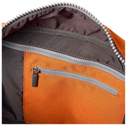 Roka Gatwick kleine plunjezak van gerecycled canvas - atomair oranje
