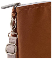 Roka Carnaby XL crossbodytas van gerecycleerd canvas - kaneelbruin