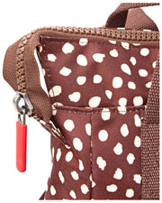 Roka Bantry B kleine rugzak van gerecycled canvas - Bruine vlek
