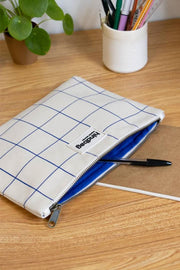 Hindbag Ema Medium Zakje met Rits - Gebroken Wit/Blauw Geruit