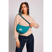 Achtertas Andrea Half Moon Bag - Pauwblauw