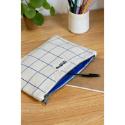 Hindbag Ema Medium Zakje met Rits - Gebroken Wit/Blauw Geruit
