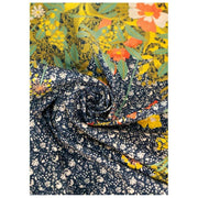 Poederkatoenen popeline sjaal met bloemenhedgerow-print - marineblauw