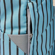 Roka Canfield B middelgrote rugzak van gerecycled canvas - blauwe streep