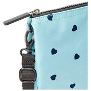 Roka Carnaby XL crossbodytas van gerecycleerd canvas - blauw/blauwe harten