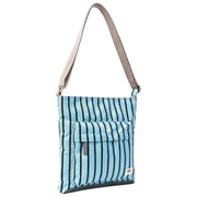 Roka Kennington B medium crossbodytas van gerecycled canvas - blauwe streep