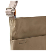 Roka Kennington B medium crossbodytas van gerecycled nylon - legerbruin